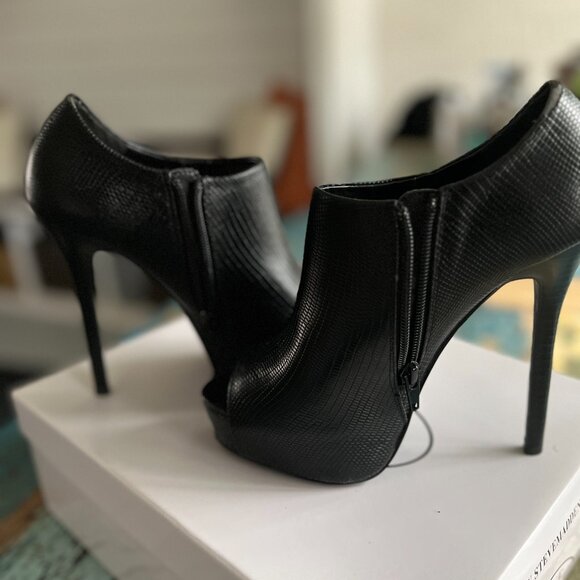 Steve Madden Naydean Black Snake Booties - Picture 6 of 7